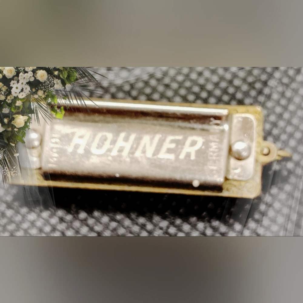 VINTAGE HOHNER MINI HARMONICA #39 RARE FIND